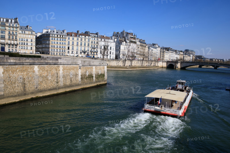 Paris, péniche sur la Seine