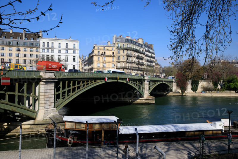 Paris, quai Saint-Bernard