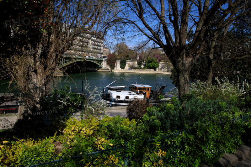 Paris, quai Saint-Bernard