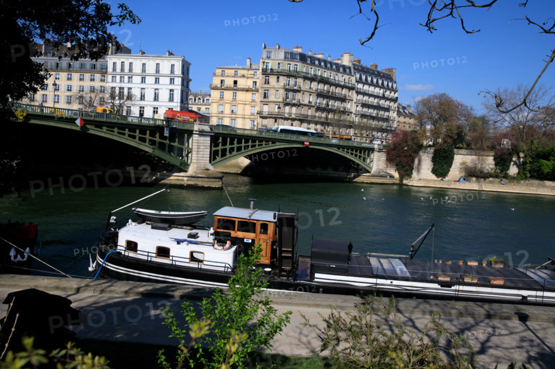 Paris, quai Saint-Bernard