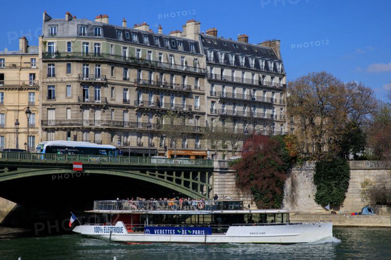 Paris, quai Saint-Bernard
