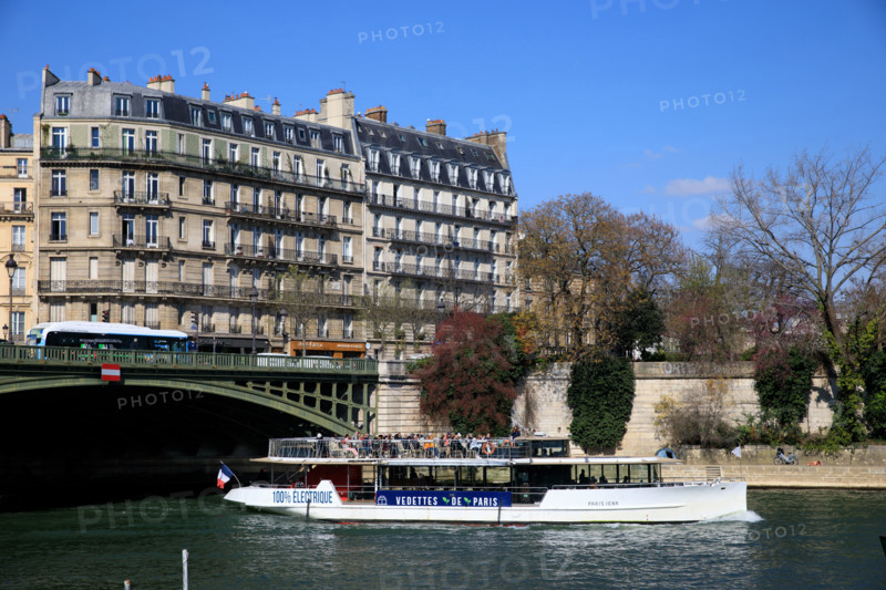 Paris, quai Saint-Bernard
