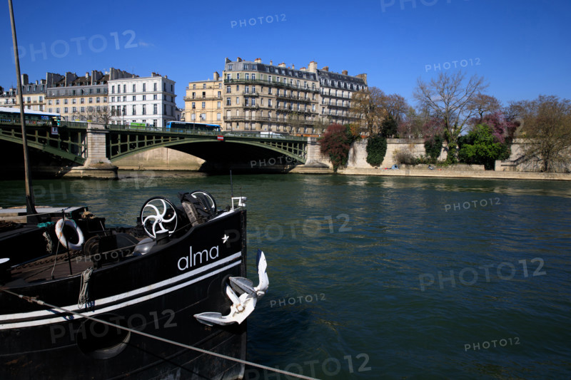 Paris, quai Saint-Bernard