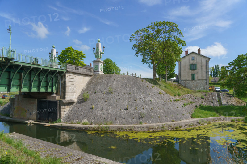 france, région centre, Loiret, Briare, pont canal de Birare, pont-canal portant le canal latéral à la Loire au-dessus de la Loire. concu pas les ateliers de Gustave Eiffel,