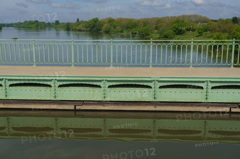 france, région centre, Loiret, Briare, pont canal de Birare, pont-canal portant le canal latéral à la Loire au-dessus de la Loire. concu pas les ateliers de Gustave Eiffel,