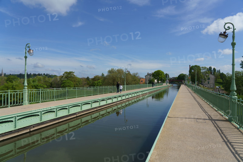 france, région centre, Loiret, Briare, pont canal de Birare, pont-canal portant le canal latéral à la Loire au-dessus de la Loire. concu pas les ateliers de Gustave Eiffel,