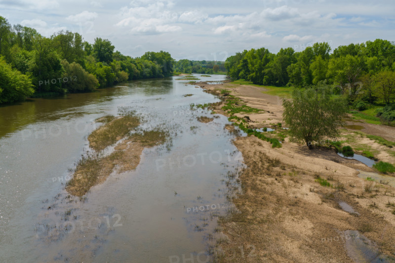 france, région centre, Loiret, Briare, la Loire aux abords du pont canal,