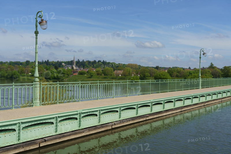 france, région centre, Loiret, Briare, pont canal de Birare, pont-canal portant le canal latéral à la Loire au-dessus de la Loire. concu pas les ateliers de Gustave Eiffel,