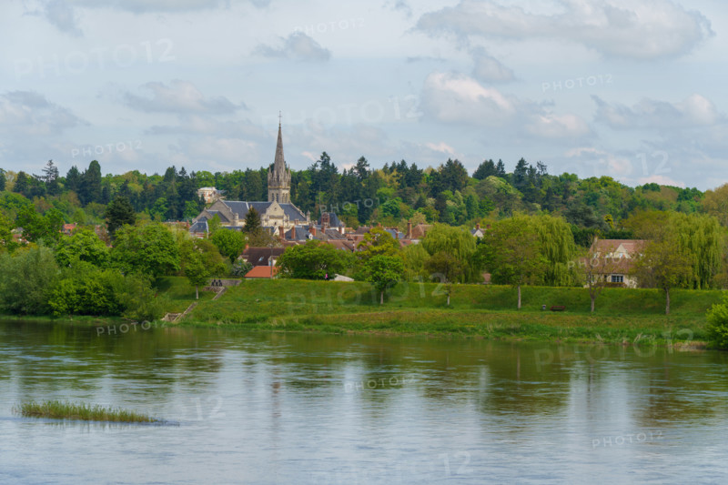 france, région centre, Loiret, Briare, la Loire aux abords du pont canal,