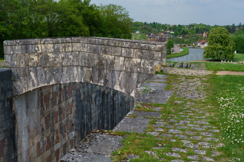france, région bougogne, Yonne, Rogny les sept écluses, ouvrage des 7 écluses dû à l'ingénieur hydraulicien Hugues Cosnier (1573-1629).