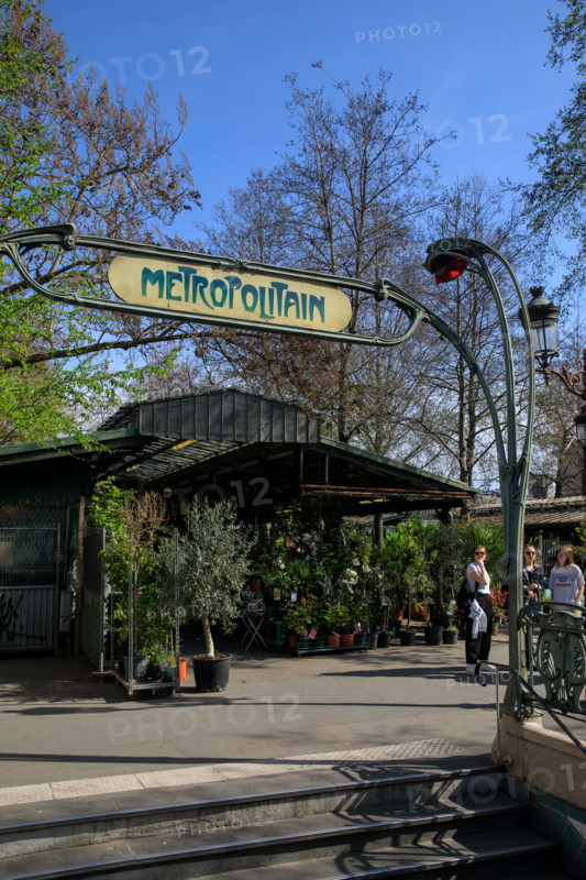 Paris, entrance to Cité metro station