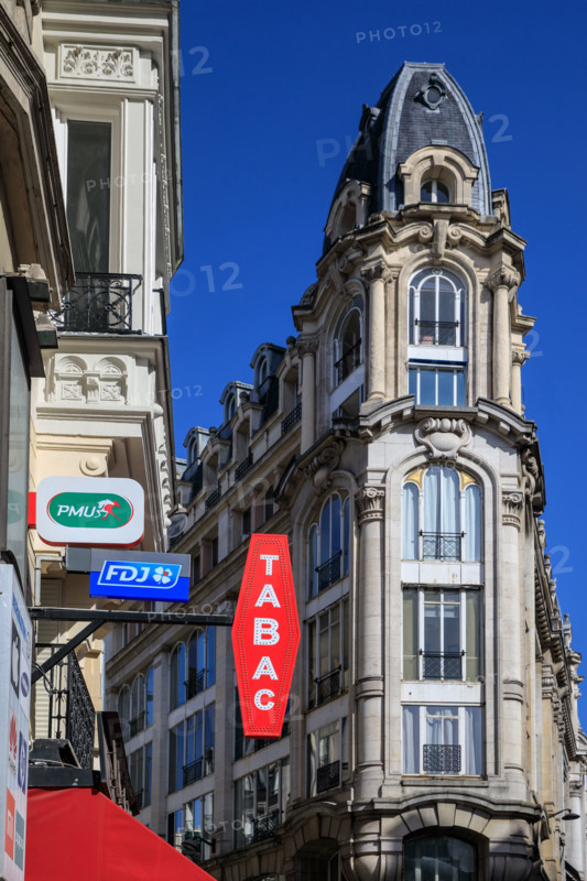 Paris, enseigne de café tabac