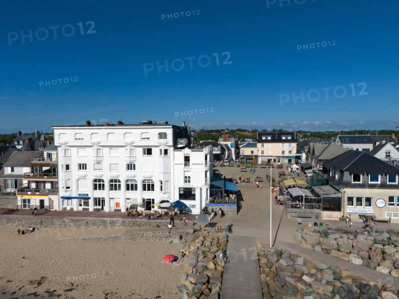 france, region Normandie, Manche, cotentin, Agon coutainville,  plage, promenade de Jersey, immeuble art déco, restaurant le neptune,