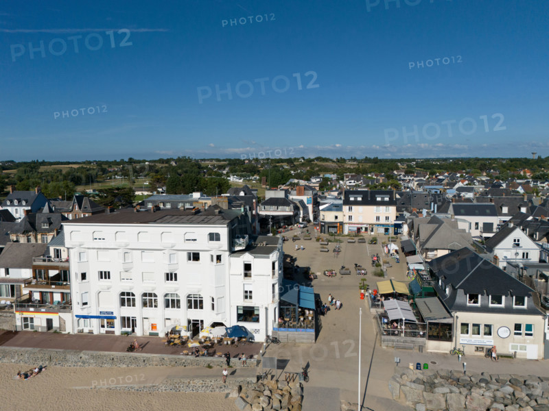 france, region Normandie, Manche, cotentin, Agon coutainville,  plage, promenade de Jersey, immeuble art déco, restaurant le neptune,