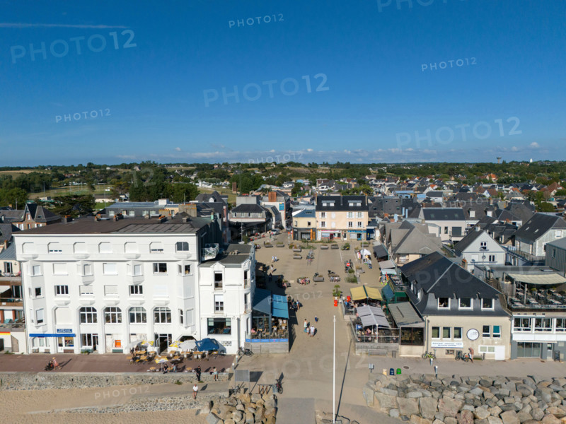 france, region Normandie, Manche, cotentin, Agon coutainville,  plage, promenade de Jersey, immeuble art déco, restaurant le neptune,