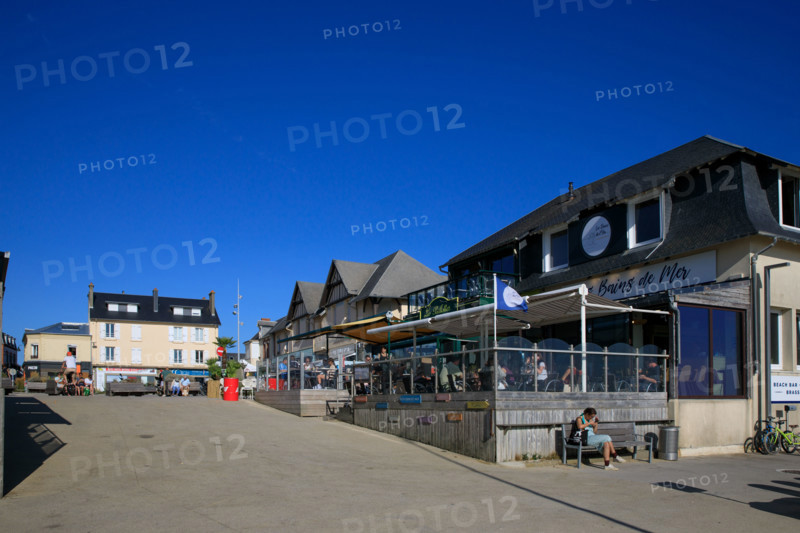 france, region Normandie, Manche, cotentin, Agon coutainville,  plage, promenade de Chausey,