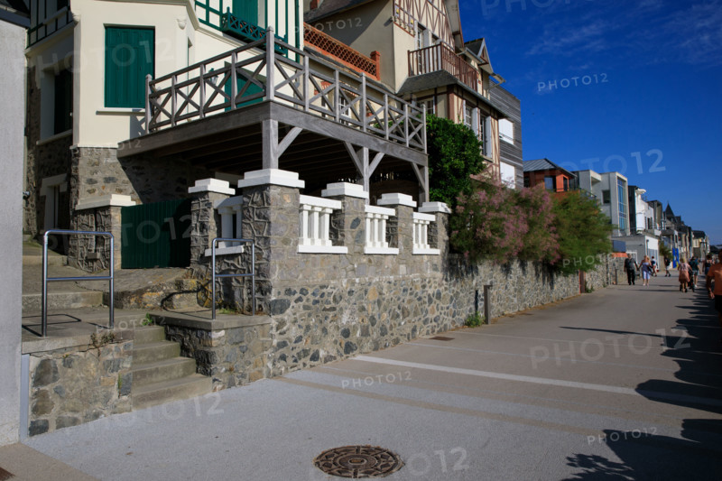 france, region Normandie, Manche, cotentin, Agon coutainville,  plage, promenade de Chausey,