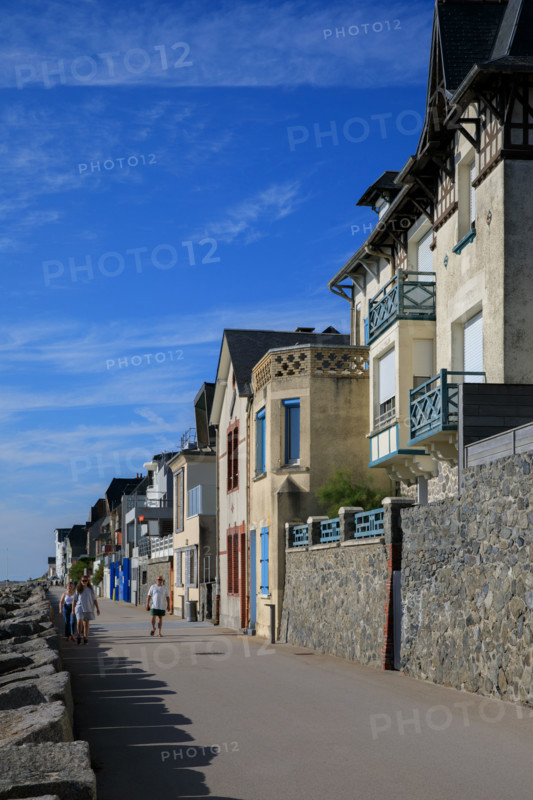 france, region Normandie, Manche, cotentin, Agon coutainville,  plage, promenade de Chausey,