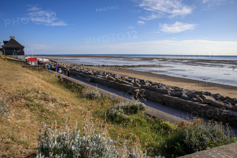 france, region Normandie, Manche, cotentin, Agon coutainville,  plage, promenade de Chausey,