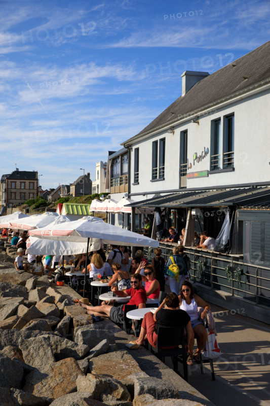 france, region Normandie, Manche, cotentin, Agon coutainville,  plage, promenade de Chausey, terrasse, La Plancha,