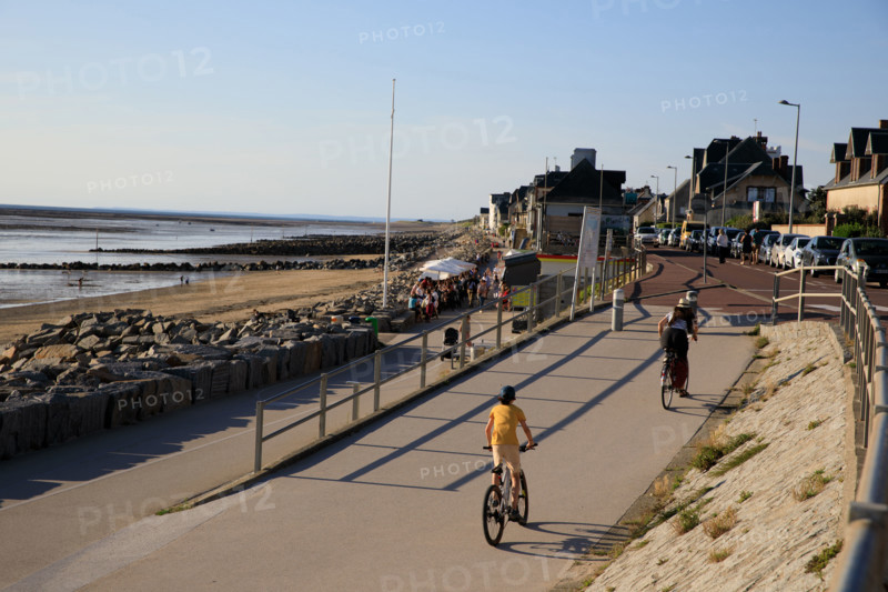France, region Normandie, Manche, cotentin, Agon coutainville,  plage, rue dramad derriere la promenade de Chausey,