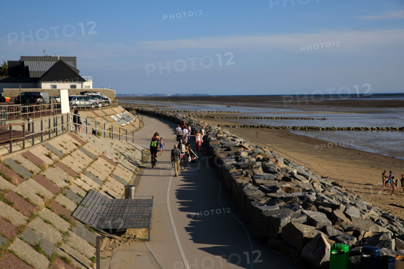 France, region Normandie, Manche, cotentin, Agon coutainville,  plage, rue dramad derriere la promenade de Chausey,