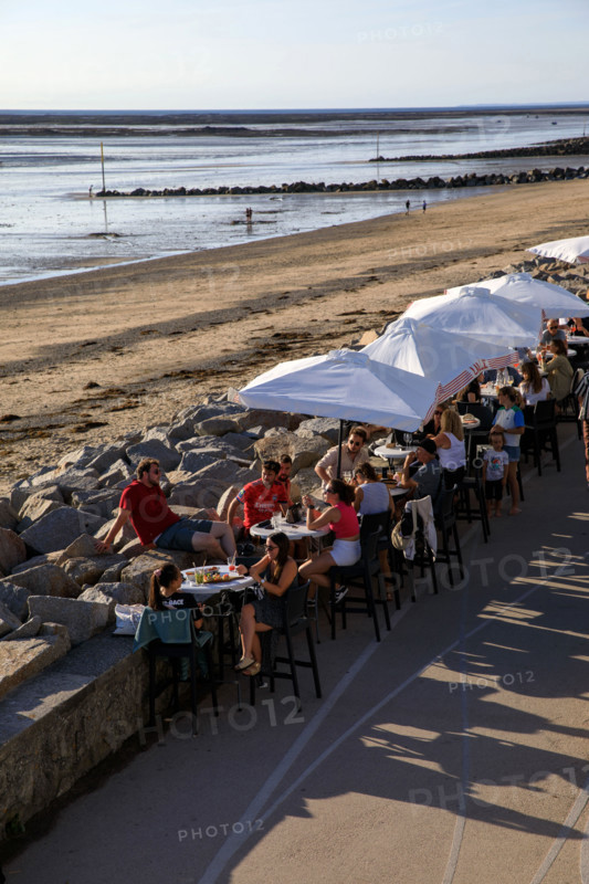 france, region Normandie, Manche, cotentin, Agon coutainville,  plage, promenade de Chausey, terrasse, La Plancha,