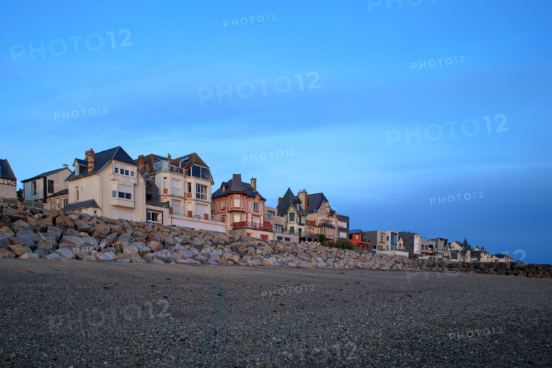 france, region Normandie, Manche, cotentin, Agon coutainville,  plage au soleil couchant
