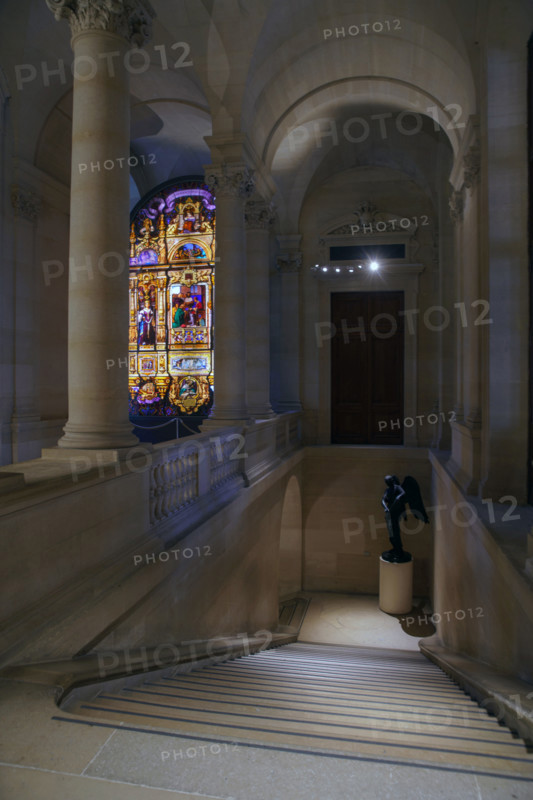 Paris, Musée du Louvre, Vitrail des inventions et découvertes de la Renaissance