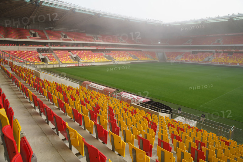 rance, région pays de la loire, sarthe, le Mans, stade Marie Marvingt, sièges jaunes et rouges.