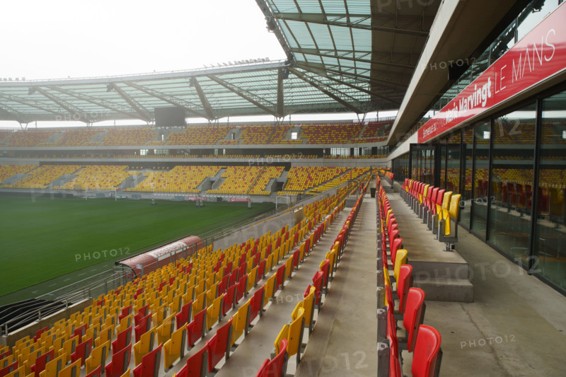 rance, région pays de la loire, sarthe, le Mans, stade Marie Marvingt, sièges jaunes et rouges.