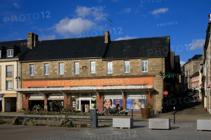 FRance, région Bretagne, Côtes d'Armor, lannion, quai d aiguillon, ancien magasin Galeries d Aiguillon,
