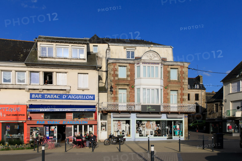 FRance, région Bretagne, Côtes d'Armor, lannion, quai d aiguillon, le Leguer