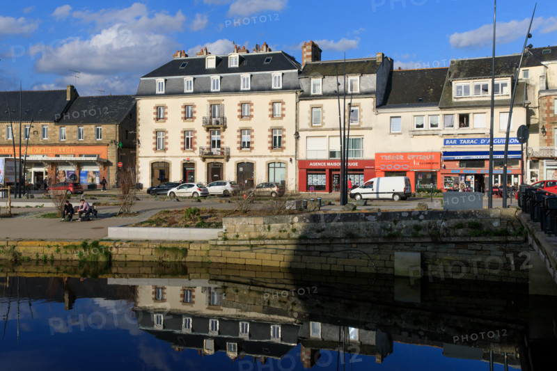 FRance, région Bretagne, Côtes d'Armor, lannion, quai d aiguillon, le Leguer