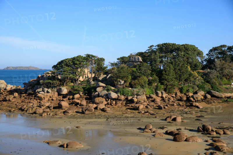 france, région Bretagne, Côtes d'Armor, côte de granit rose, Ploumanac'h, les rochers