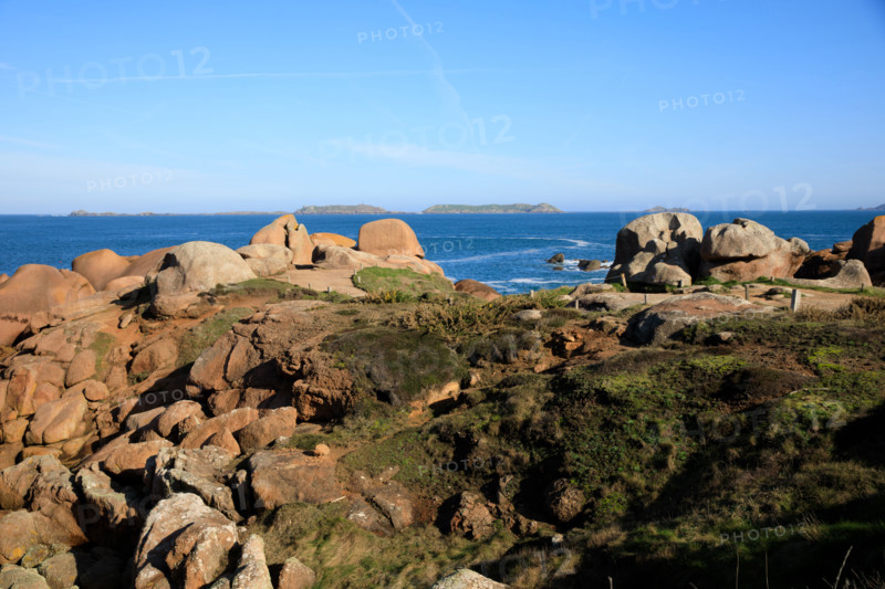france, région Bretagne, Côtes d'Armor, côte de granit rose, Ploumanac'h, les rochers
