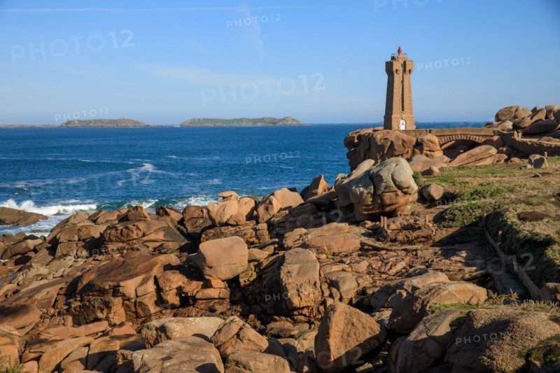 france, région Bretagne, Côtes d'Armor, côte de granit rose, Ploumanac'h, les rochers