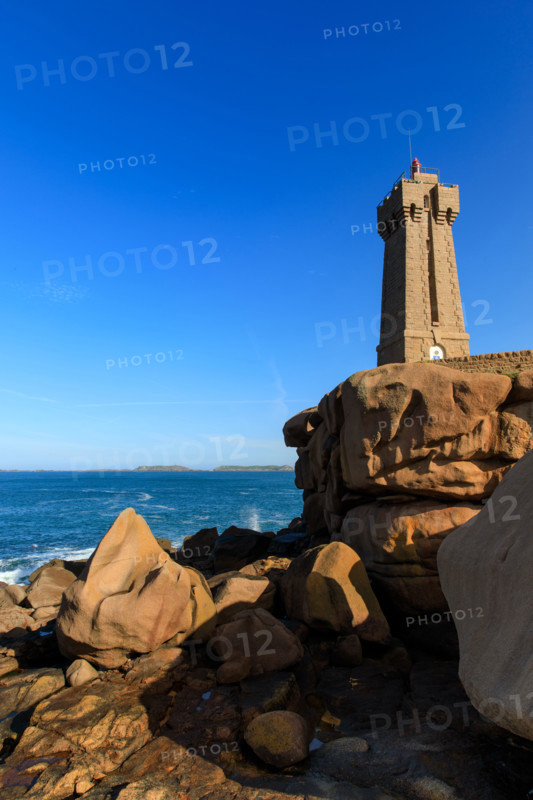 france, région Bretagne, Côtes d'Armor, côte de granit rose, Ploumanac'h, les rochers