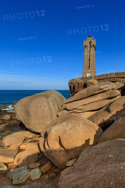 france, région Bretagne, Côtes d'Armor, côte de granit rose, Ploumanac'h, les rochers