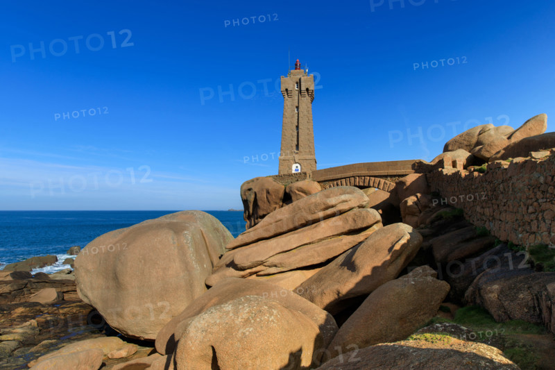 france, région Bretagne, Côtes d'Armor, côte de granit rose, Ploumanac'h, les rochers