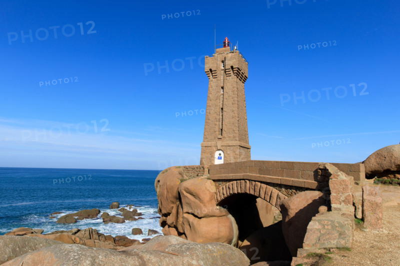 france, région Bretagne, Côtes d'Armor, côte de granit rose, Ploumanac'h, les rochers