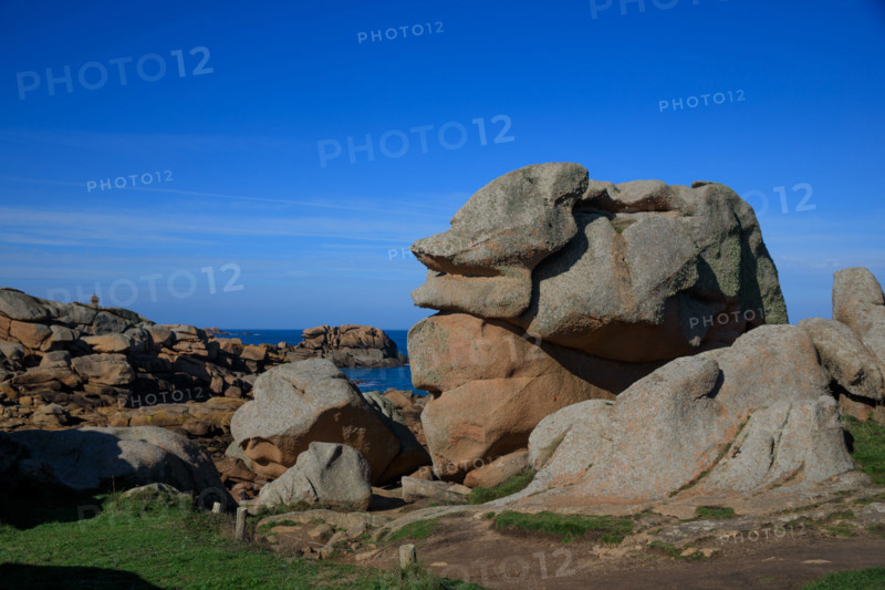 france, région Bretagne, Côtes d'Armor, côte de granit rose, Ploumanac'h, les rochers