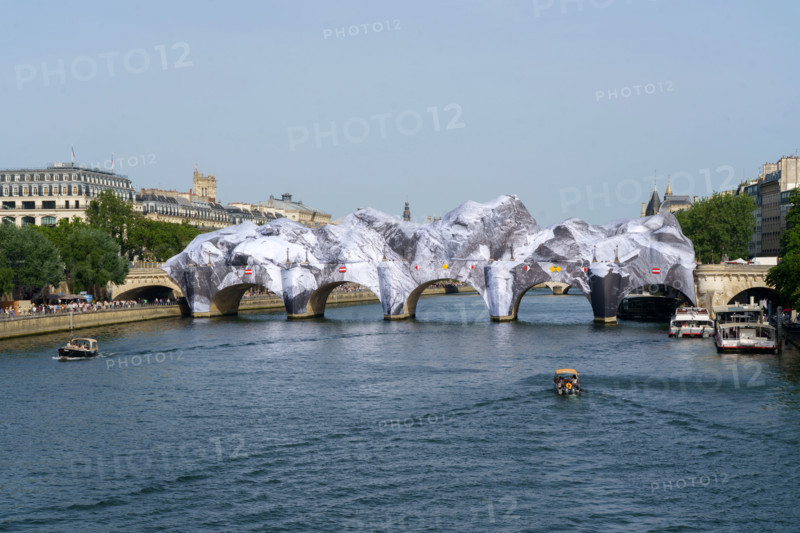 Oeuvre "La Caverne du Pont Neuf", par JR