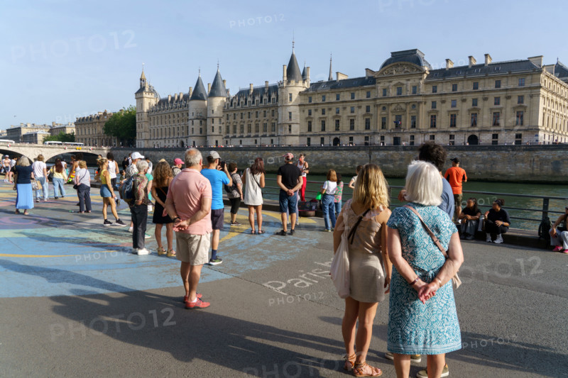 Street artist in Paris