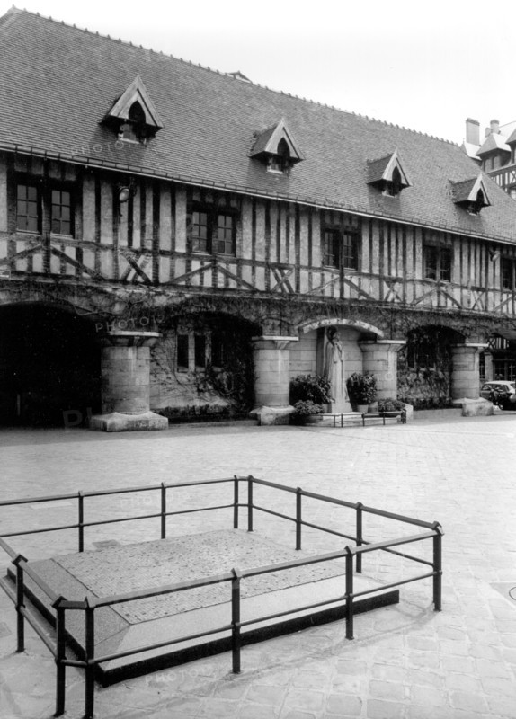 Rouen - La place du marché où fut brûlée Jeanne d'Arc -