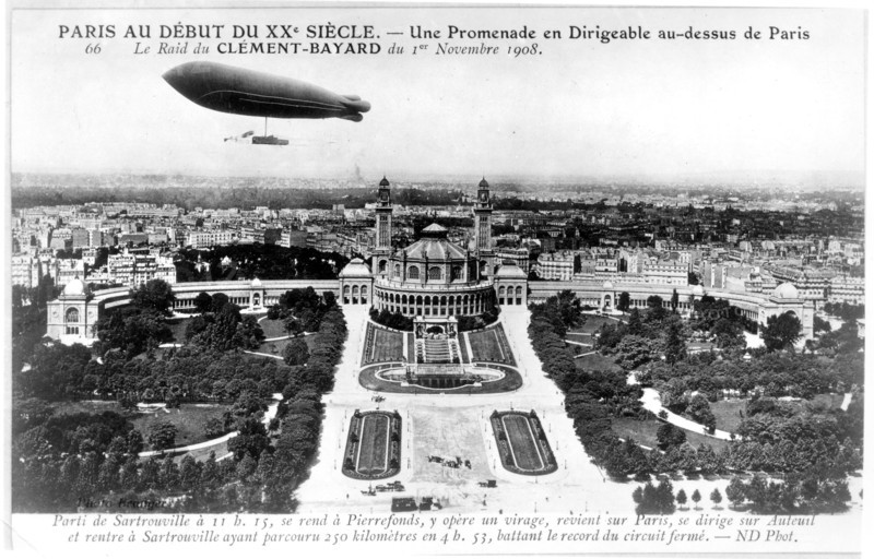 A walk in the airship with the top of Paris