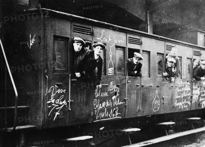 The departure of class 17, April 1915