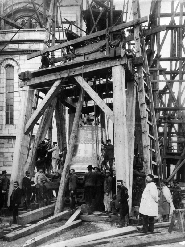 Vers 1900. Fin de la construction du Sacré-Cœur.
