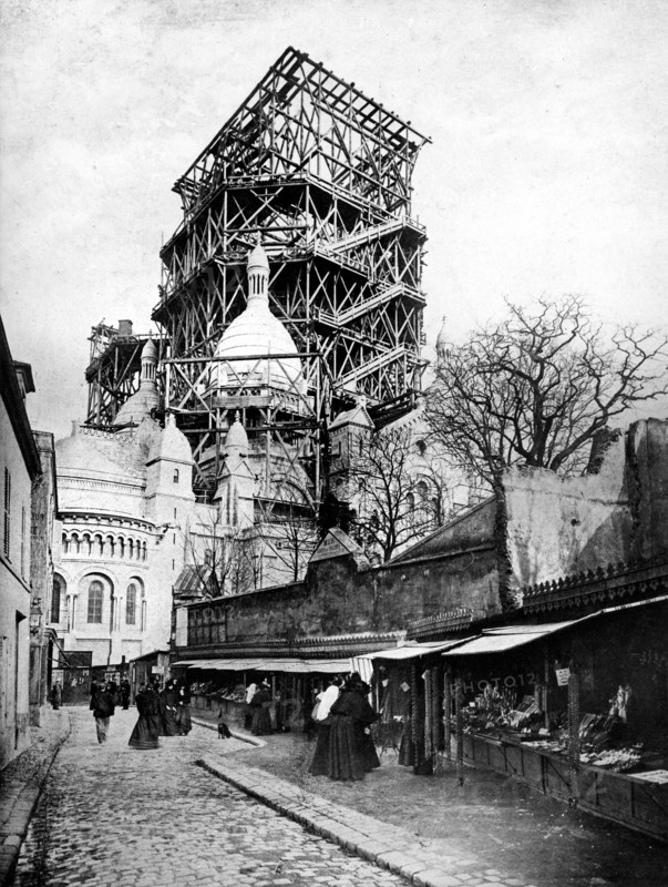 Vers 1900. Fin de la construction du Sacré-Cœur.