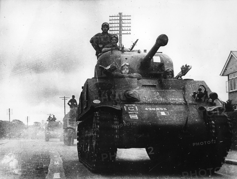 The 2nd dB of the Leclerc General unloads in Normandy.